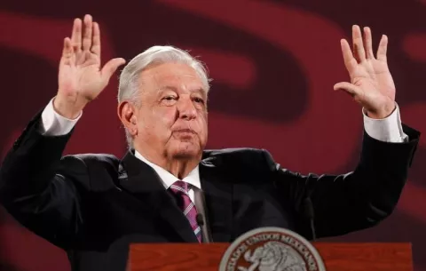 López Obrador pide en una carta a Joe Biden detener la 'actitud injerencista' de EE.UU.