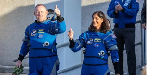 Los dos astronautas del Starliner varados en la EEI volverán en febrero en nave de SpaceX