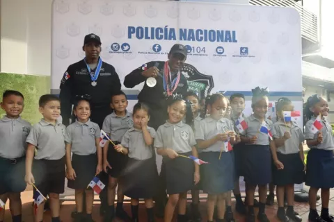 Atheyna Bylon es condecorada y recibe nuevo rango en la Policía Nacional