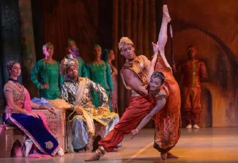 Ballet Nacional celebra sus 52 años con 'La Bayadere', con un elenco de 75 bailarines