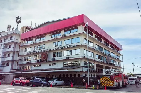 Separan a bomberos acusados de 'coimeros'