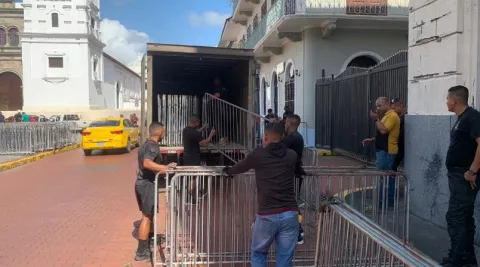 Gobierno retira barreras en las inmediaciones del Palacio de Las Garzas