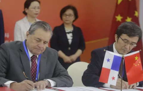 Casi una decena de empresas chinas firman acuerdos comerciales con Panamá