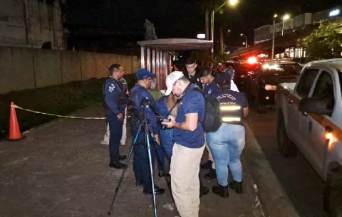 Matan a un hombre en la parada de buses del Corredor de Colón