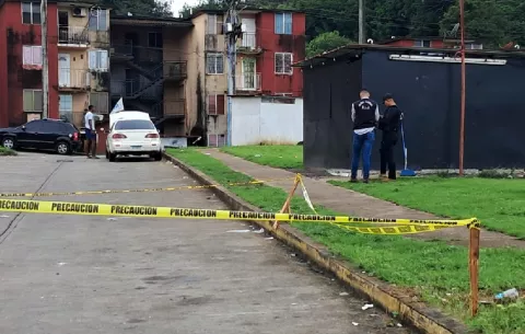 Atacan a tiros a un hombre en los multifamiliares de Nueva Providencia, Colón