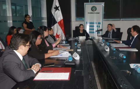 Anteproyecto de convenciones colectivas en empresas estatales pasa a primer debate