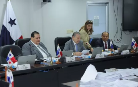 Comisión de Presupuesto aclara que no hay traslado de partida pendiente para el Meduca 