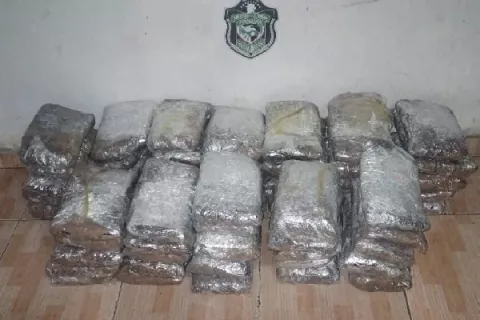 Decomisan 434 paquetes de droga y capturan tres ciudadanos colombianos