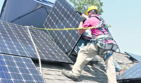 Industria de energía solar pide acabar con competencia desleal