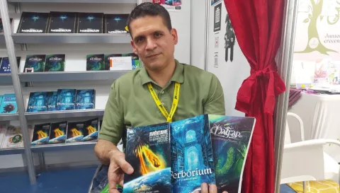 Basilio Castillo tiene tres libros y una antología de su autoría