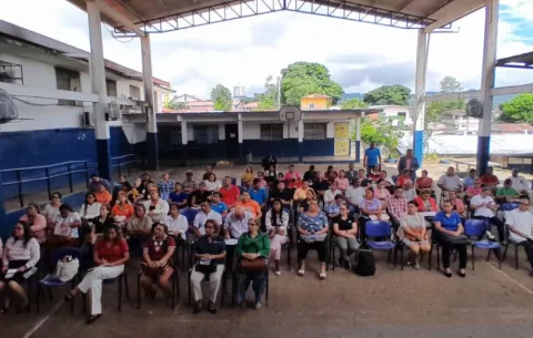 Escuela para padres: recibirán constancia para obtener el beneficio del Pase-U
