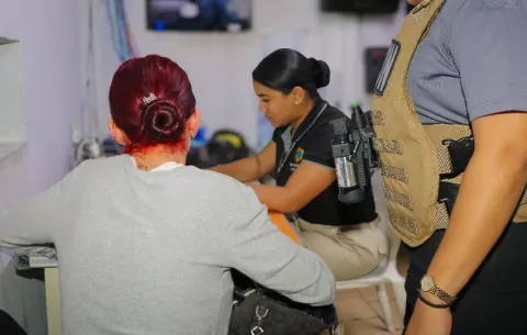 Migración retiene a dos extranjeros buscados por Interpol