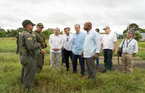 Martínez-Acha visita Capurganá, puerta de entrada al Darién