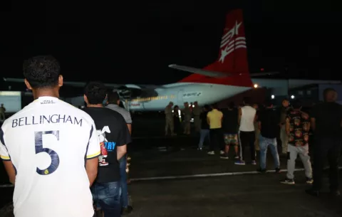 Panamá deporta al primer grupo de migrantes ecuatorianos dentro de acuerdo con EE.UU. 