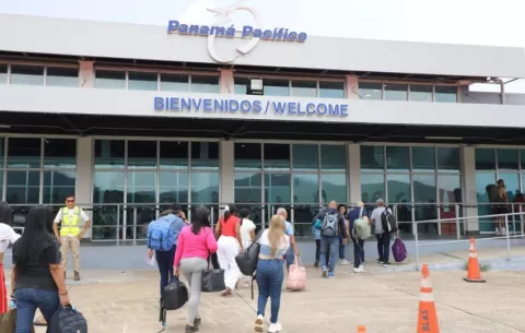 Aumenta el movimiento de pasajeros en aeropuertos regionales