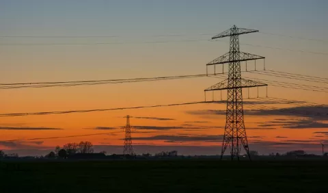 Presentan anteproyecto de ley contra empresas energéticas