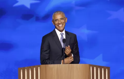 Obama pide a EE.UU. abrir un 'nuevo capítulo' para llevar a Harris a la Casa Blanca 