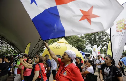 Panamá festeja la plata de Atheyna Bylon 