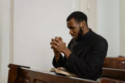 Religión y espiritualidad influyen en el bienestar de los panameños 