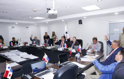 Comisión de Presupuesto avala traslados de partida a varias instituciones