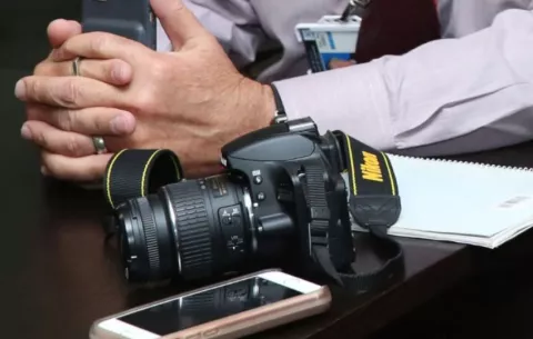 Periodistas deben tener título universitario para ocupar cargos públicos