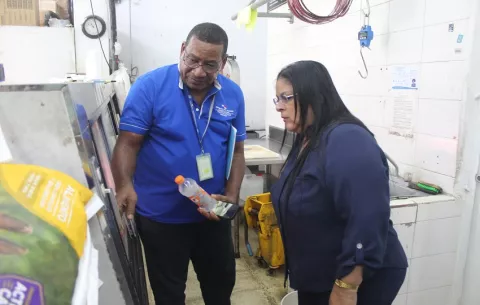 Encuentran de todo en tiendas y minisúpers de San Miguelito 