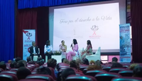 Sheynnis Palacios participó en un foro sobre VIH en Panamá