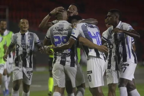  Tauro gana de remontada al San Francisco en la Copa Centroamericana