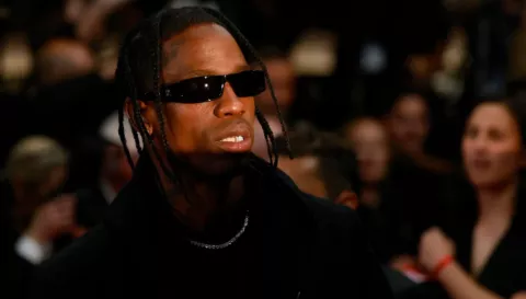 Travis Scott es amonestado por superar los límites de sonido