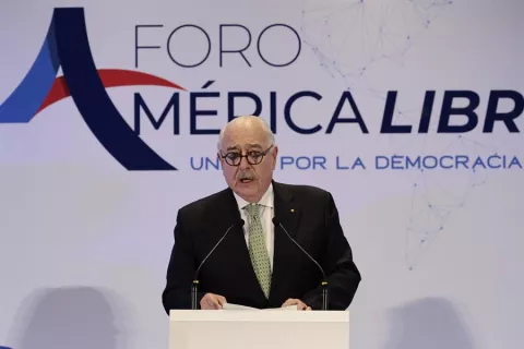 Una treintena de exlíderes iberoamericanos pide a la CPI 'detención inmediata' de Maduro