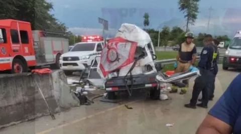 Dos víctimas fatales y una herida de gravedad deja accidente de tránsito en el Corredor Sur