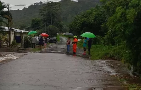 Lluvias afectan a 103 familias en la capital y causan deslizamientos en el interior