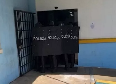  Exfuncionarios municipales son desalojados de la Alcaldía de Colón