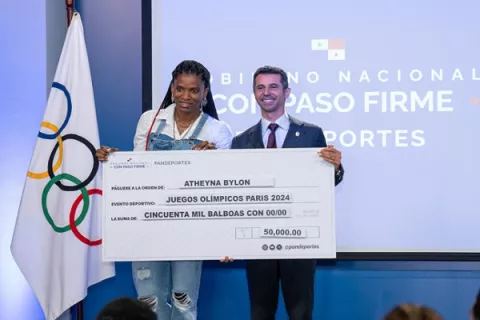 Atheyna Bylon y los otros atletas olímpicos reciben el incentivo económico