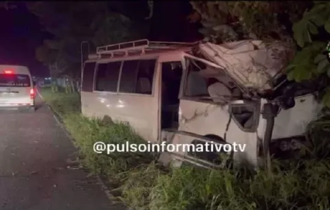 Accidente de bus en Bocas del Toro deja cuatro heridos tras choque contra un puente aéreo 