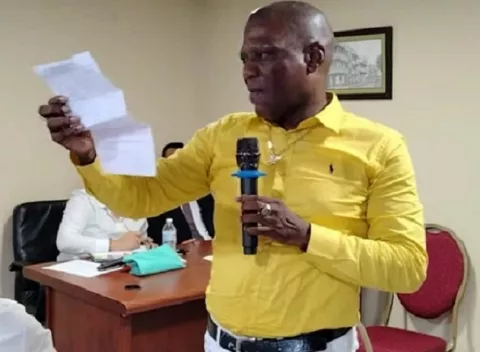 Deuda de luz y agua por 11 mil dólares dejaron  al representante de Cativá 