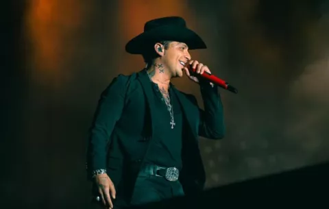 Christian Nodal le dio una noche 'Pal' Cora' a Panamá