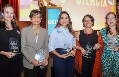 Científicas panameñas recibieron un reconocimiento por su trayectoria