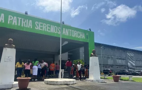 Estudiante de 16 años fallece en pleno juego en el Abel Bravo de Colón