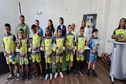 Colonenses en torneo de futsal infantil en Rusia