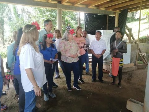 Llevan respuestas a comunidad indígena en Colón