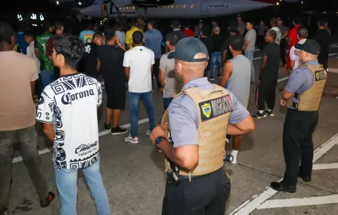 Deportan a 39 colombianos y expulsan a uno por incendiarismo 