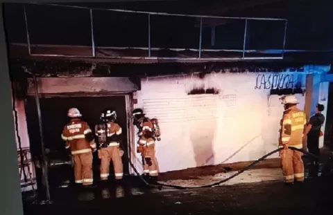 Incendio en almacén de Pesé en Herrera, deja grandes pérdidas 