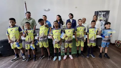 Colón:  niños destacan en oratoria y poesía, también jugarán fútbol sala en Rusia 