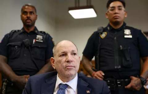 Harvey Weinstein es acusado de nuevos delitos antes de su juicio
