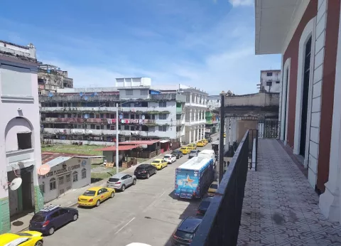 Intensa balacera deja un herido en Colón