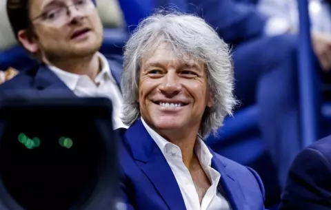 Jon Bon Jovi salvó a una mujer que iba a salta de un puente