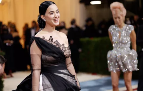 Katy Perry busca recuperar trono del pop luego de un hiato y varios fracasos