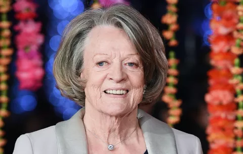 Maggie Smith, la dama de implacable mirada y lengua afilada
