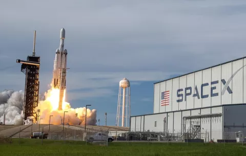 SpaceX planea lanzar cinco naves no tripuladas a Marte en dos años